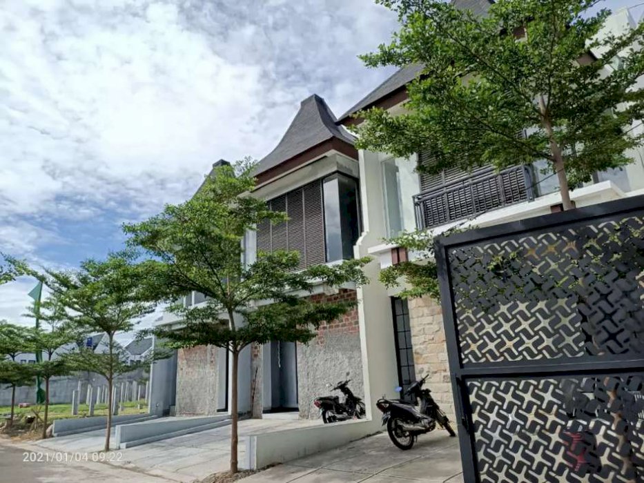 Rumah modern plus rooftop di Rempoa Ciputat dekat ke mrt lebak bulus