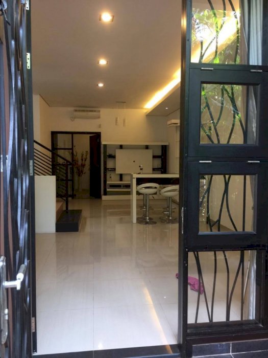 DI JUAL RUMAH 2 LANTAI FULL FURNISHED DI NAGOYA BATAM
