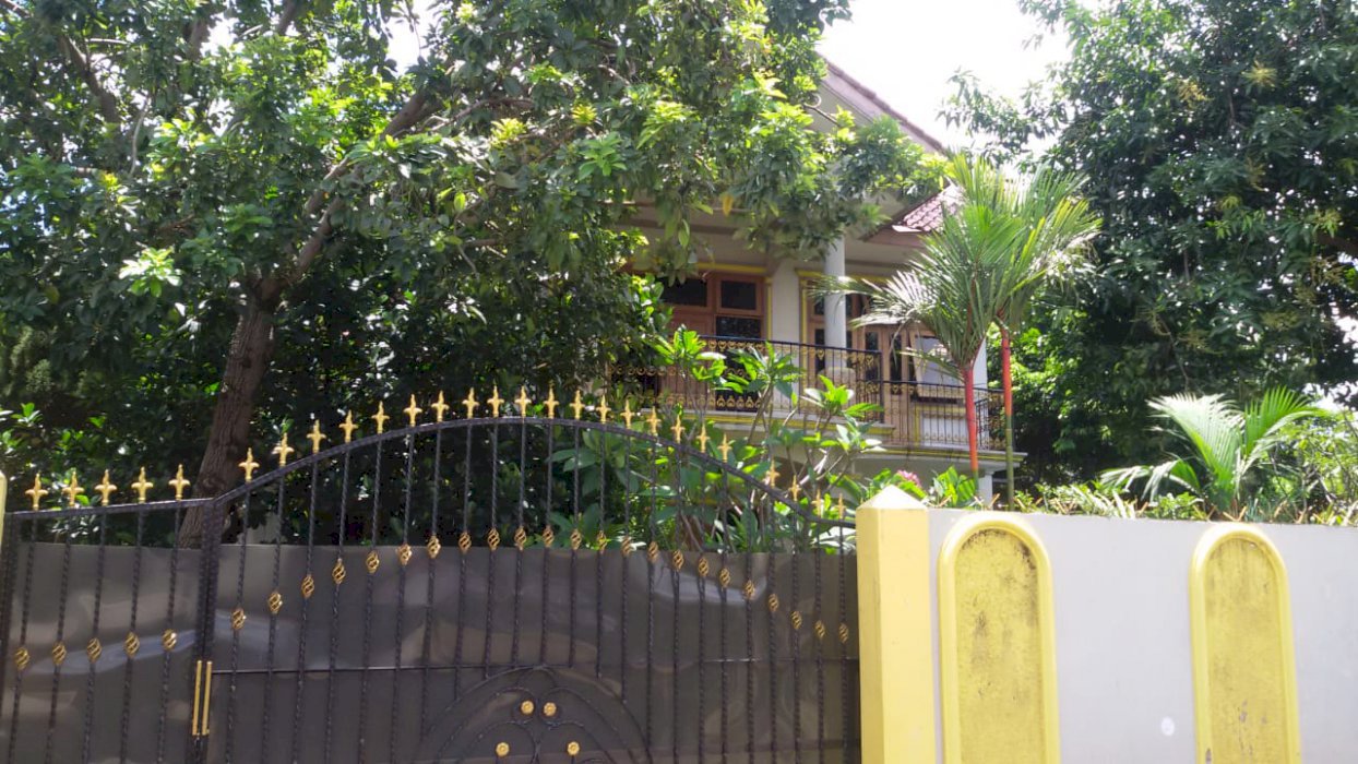 Rumah Luas Siap Huni dengan Kolam Renang di Jagakarsa