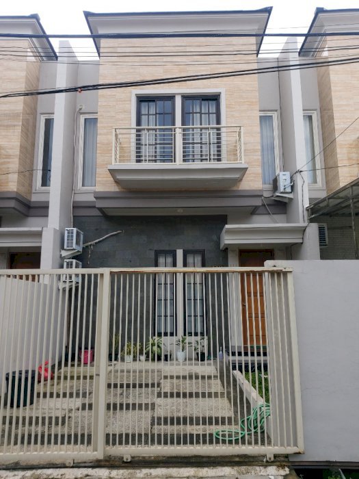 Rumah Baru 2 lantai Design Elegan Istimewa Semolowaru Surabaya