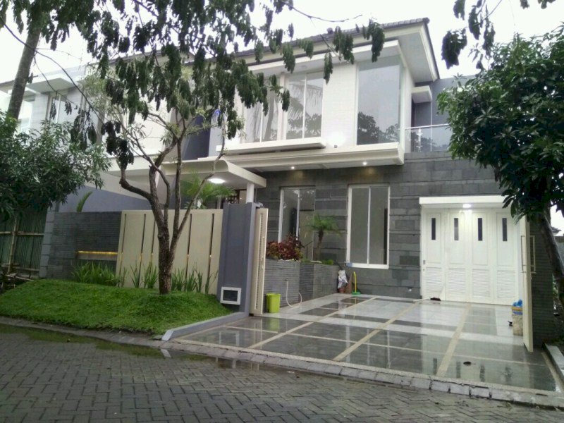 Rumah Dijual di Greenwood Golf Utama, Araya, Malang