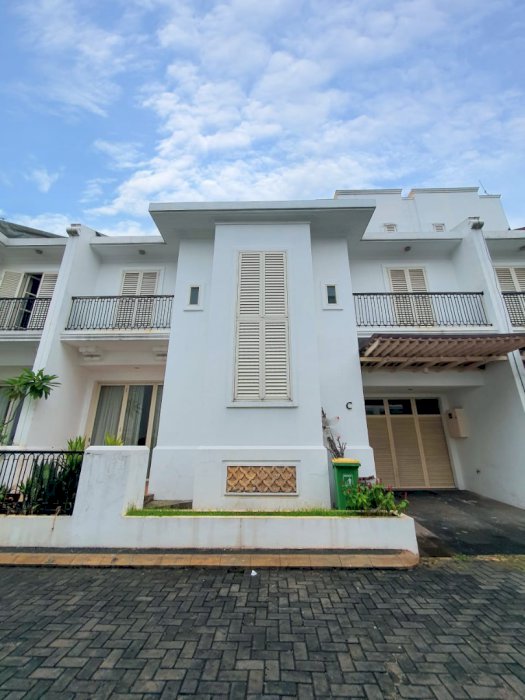 Dijual Rumah Design American Classic Kemang Jakarta Selatan