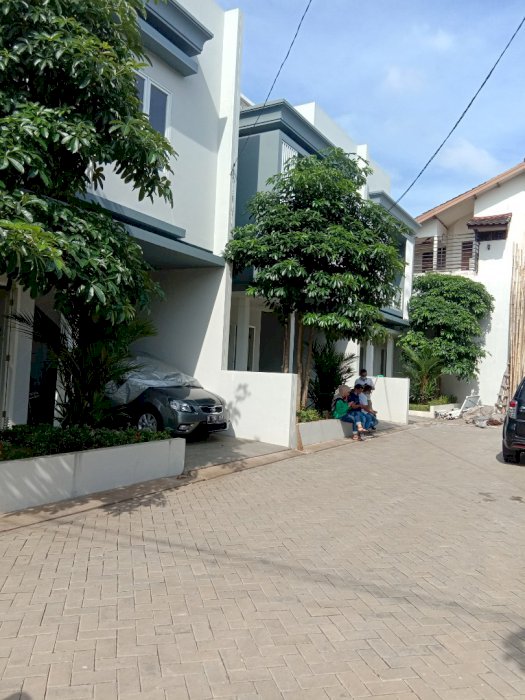 Dijual Rumah baru modern strategis di area joglo jakbar
