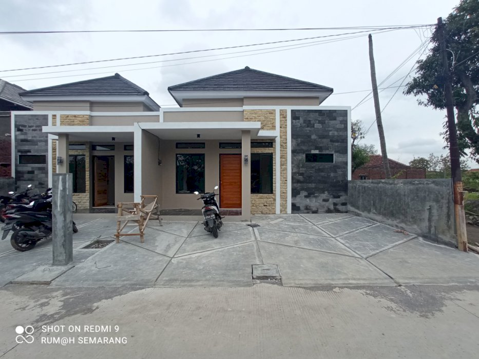 Hunian Idaman Desain Menawan Nempel Jalan Dkat GOR Manunggal Jati