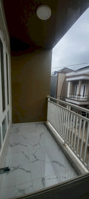 New rumah cantik siap huni dekat jalan raya