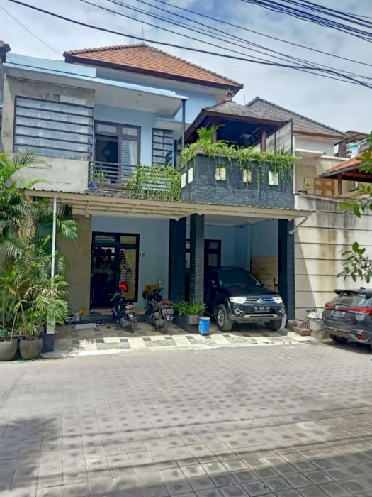 Rumah minimalis lantai 2 di area sidakarya