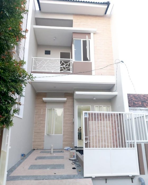 Tenggilis deket jln raya