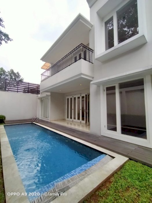 Rumah Mewah di Area Bintaro Jakarta Selatan dekat tol veteran