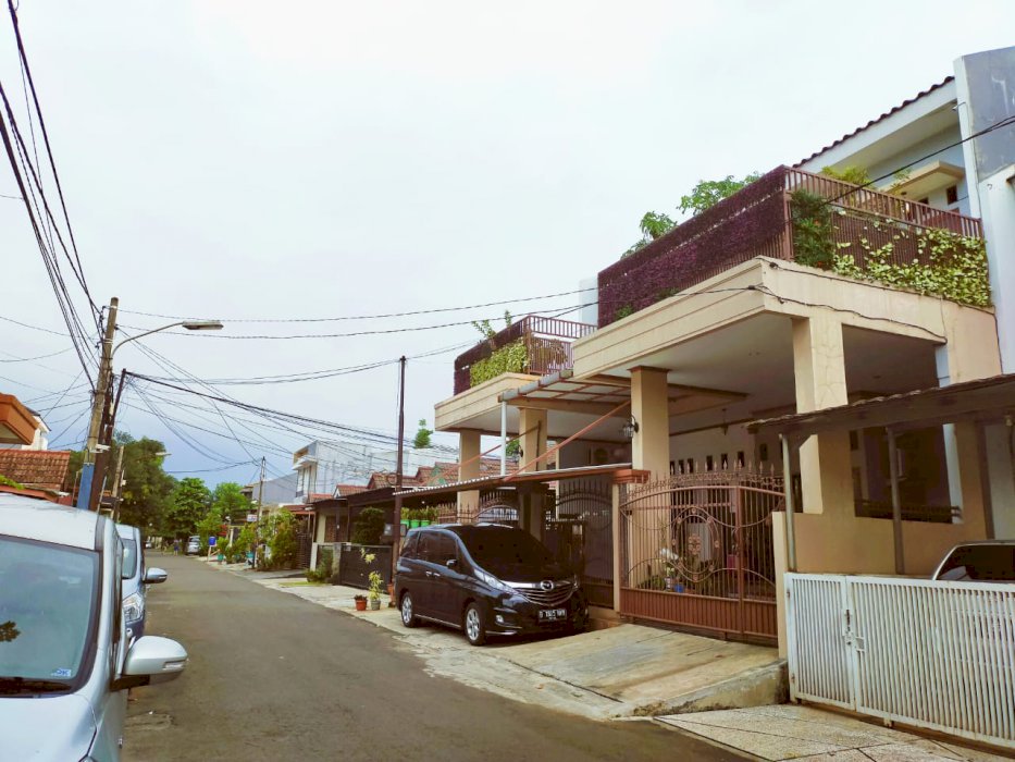 Rumah Bagus Strategis di BSD Hadap Timur dekat Pasar Modern dan Teras Kota