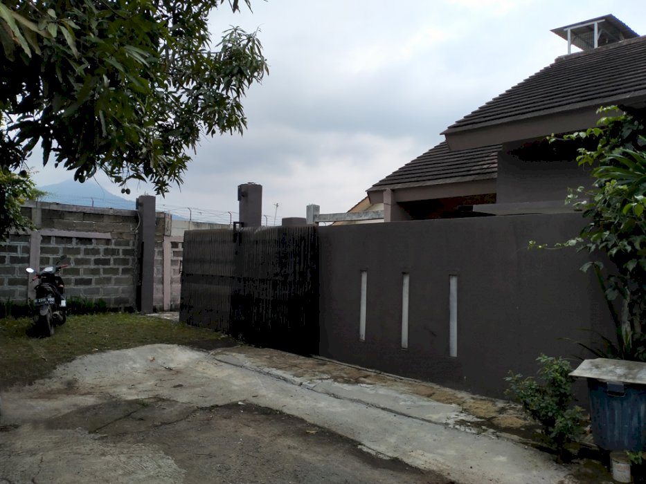 Rumah & Tanah Luas 351m2, di Cluster Dangdeur Rancaekek harga murah
