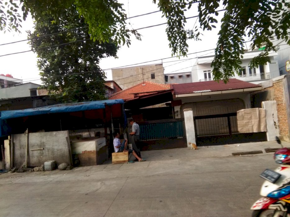 Rumah strategis di pusat Jakarta ada kios bisa untuk usaha