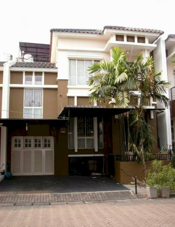 Rumah cantik dan mewah di dalam perumahan besar di grand galaxy City bekasi