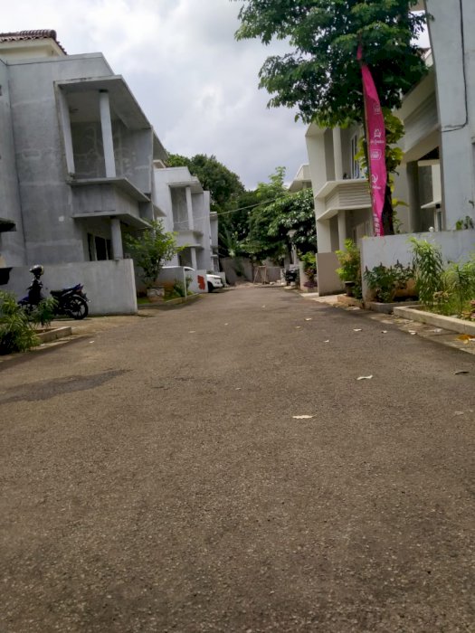 Rumah baru modern dijual di area Lenteng Agung pasar Minggu