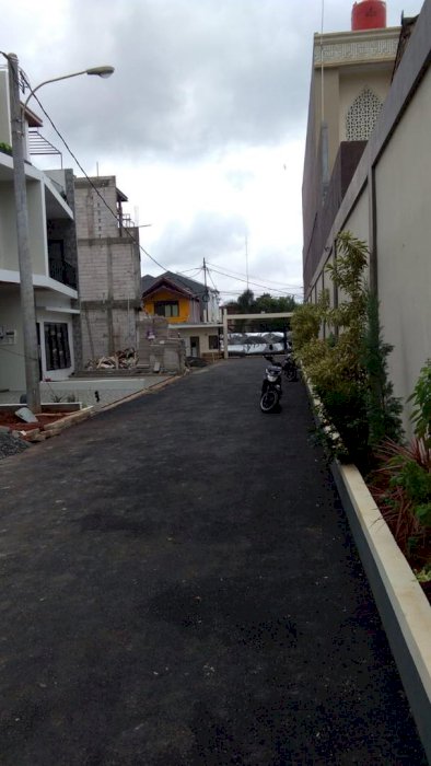 Rumah baru modern 3 lantai konsep apartm garden di cikunir (CA YH AL)