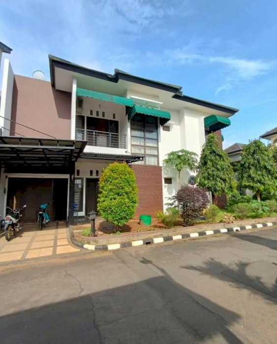 Rumah hook bebas banjir di Jatiwaringin,JAKARTA TIMUR