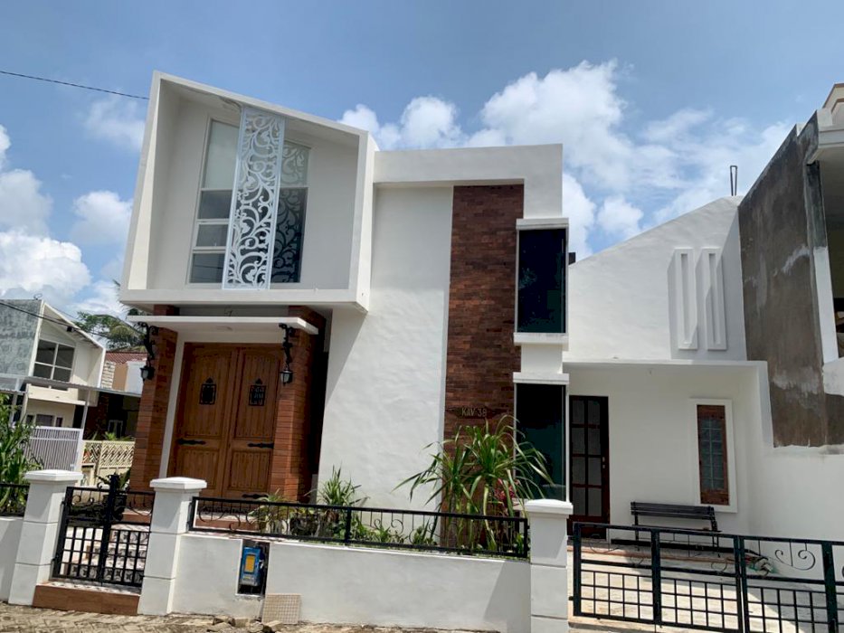 Dijual Cepat Rumah Mewah & Murah Model Villa di Kota Malang