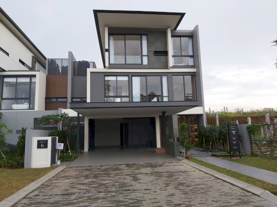 Rumah Mewah 3 Lantai Lyndon Navapark BSD City