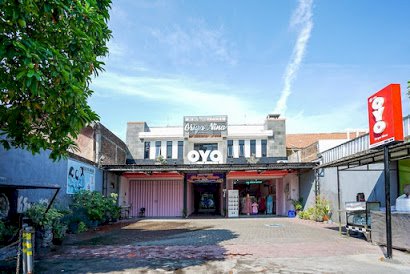 Guest House Istimewa dan 2 Ruko Murah Pinggir Jalan Strategis