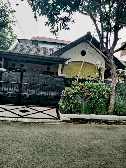 DIJUAL CEPAT RUMAH 2 LANTAI FULL PERABOT LOKASI SAWOJAJAR MALANG
