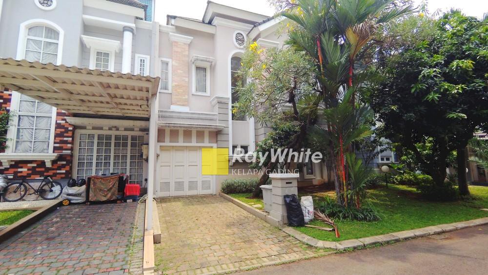 Rumah Alexandrite depan Summarecon Mall Serpong luas 311 m2 dekat kolam renang