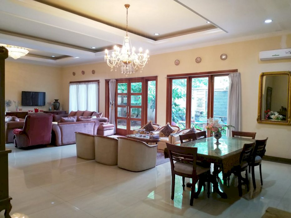 Rumah Asri Furnish S'Pool di Jl Matahari Barat Villa Cinere Mas