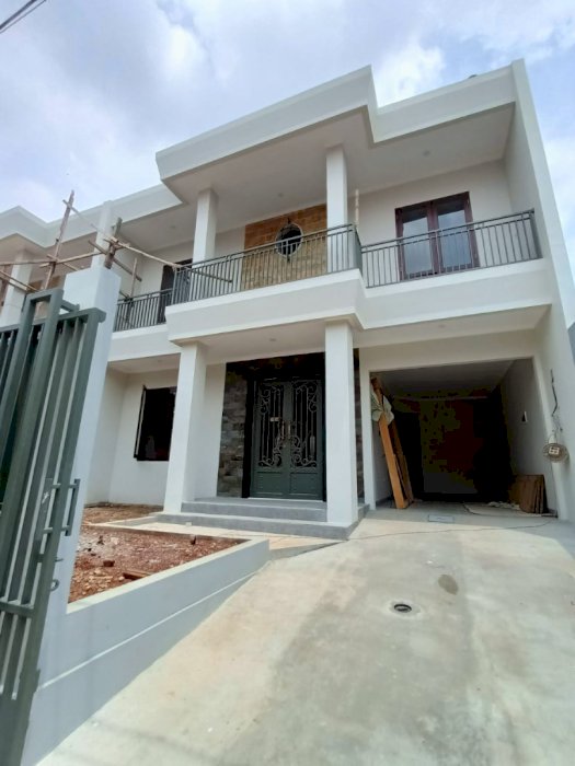 Rumah klasik baru dijual di area Cinere Depok
