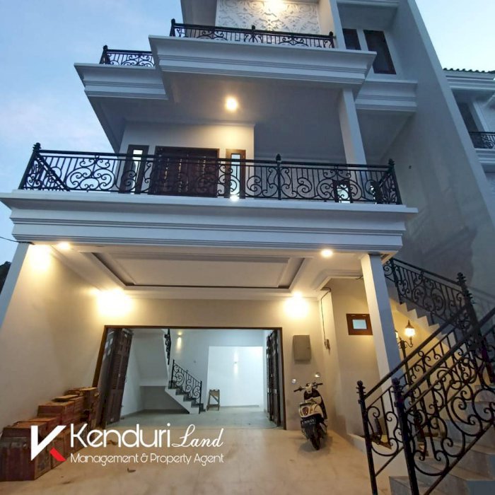 Rumah LUX Lokasi Strategis dalam Cluster