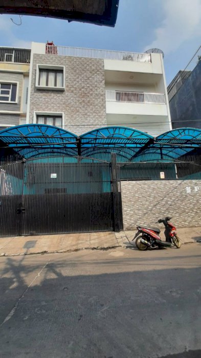Dijual Rumah Full Furnish di Jl Pekapuran Raya Jakarta Barat