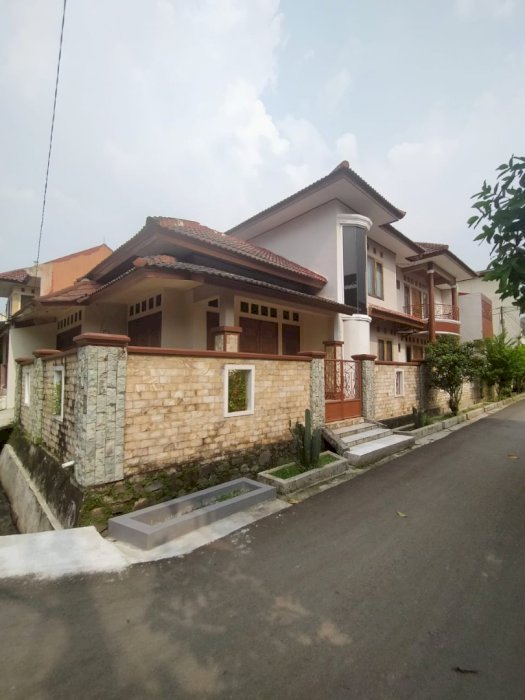 Dijual Rumah Mewah Semi Furnished di Komplek Kranggan Permai Cibubur