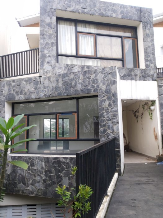 Rumah mewah 3 lantai konsep double dacker di pusat kota Bogor
