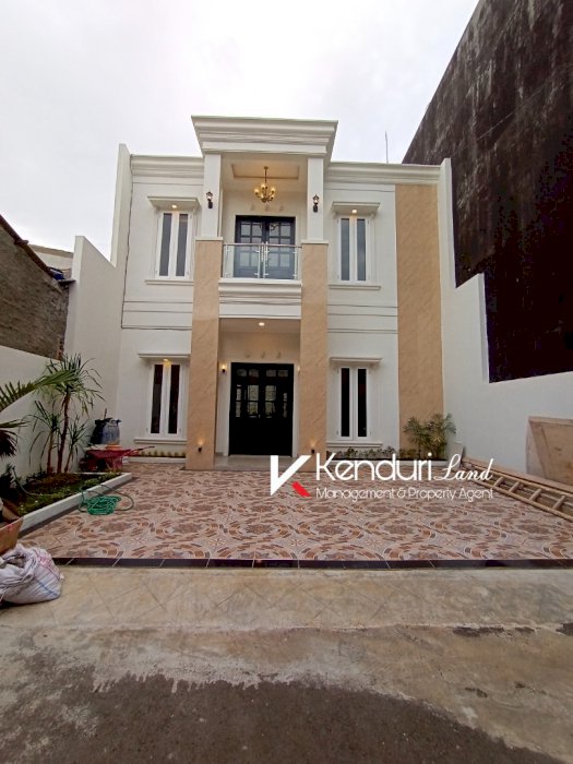 Rumah Mewah Dalam Cluster Carport 4 Mobil