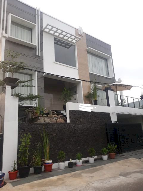 rumah cantik asri & nyaman di pondok kelapa duren sawit Jakarta timur