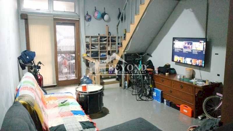 BURUAN CEK RUMAH 3 LANTAI DI KAWASAN CIJAGRA-BUAH BATU,BANDUNG DAPAT HARGA PROMO