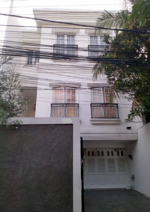 Dijual Rumah Ada Kolam Renang di Jln Bangka Jakarta Selatan