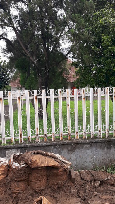 Rumah Antik Tahun 1955 arsiteknya SILABAN  LT =3.030 m2  LB = 1.000m2