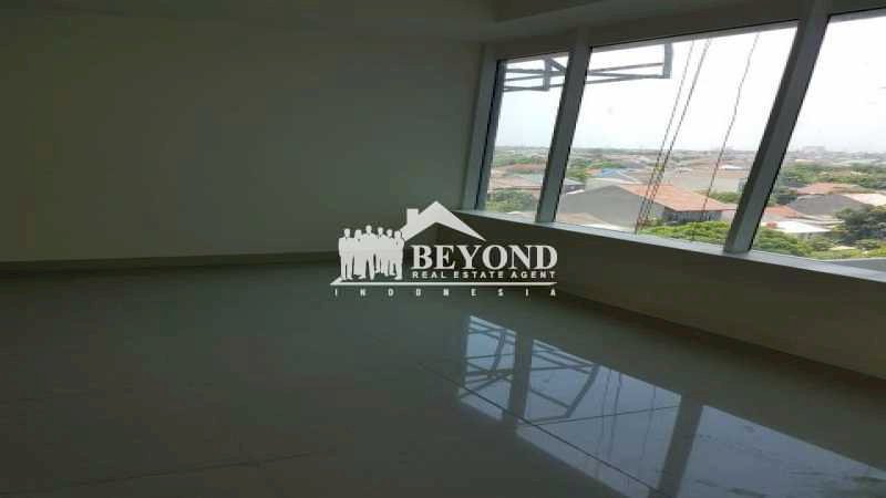 TERMURAH Spesial Harga ! Apartemen SEMI FURNISH di GRAND KAMALA LAGOON, BEKASI