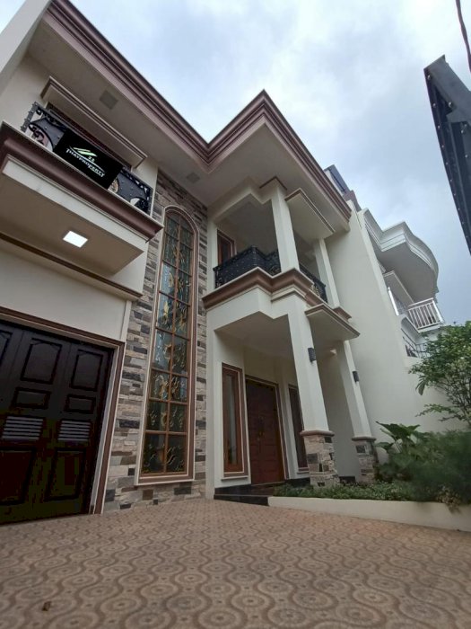 Rumah 2 lantai Modern Di Dalam Komplek Area Duren Sawit Jakarta Timur