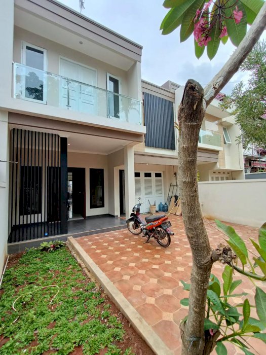 Rumah mewah 100% bebas banjir lokasi strategis di Duren sawit jakarta timur