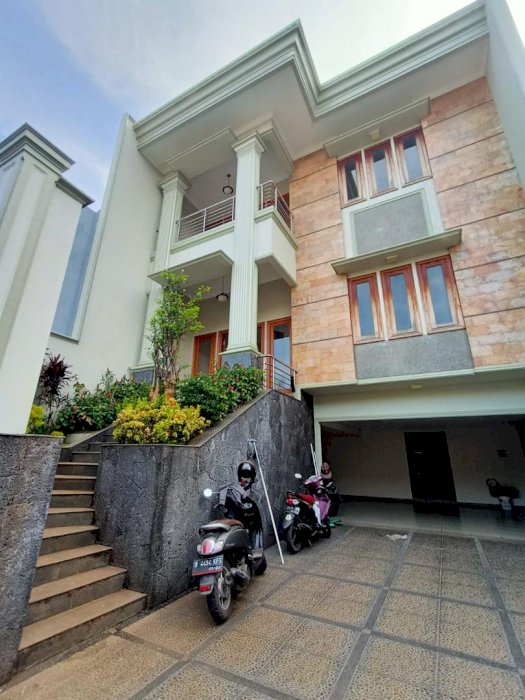 Rumah mewah bebas banjir di Pondok bambu Duren sawit