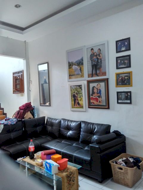 Ada TAMAN DEPAN MINIMALIS Rumah Cantik di Kawasan ARCAMANIK, BANDUNG