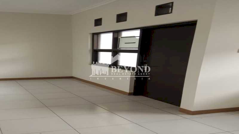 MINIMALIS BIKIN SUASANA HARMONIS RUMAH DI TAMAN KOPO KATAPANG, BANDUNG