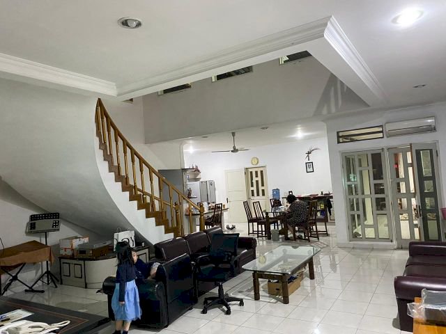 HADIR BANGUNAN MEWAH BIKIN BETAH RUMAH DI TAMAN HOLIS INDAH, BANDUNG