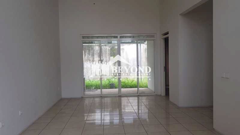 KONSEP MINIMALIS UNTUK KELUARGA HARMONIS RUMAH DI KOTA BARU PARAHYANGAN, BANDUNG