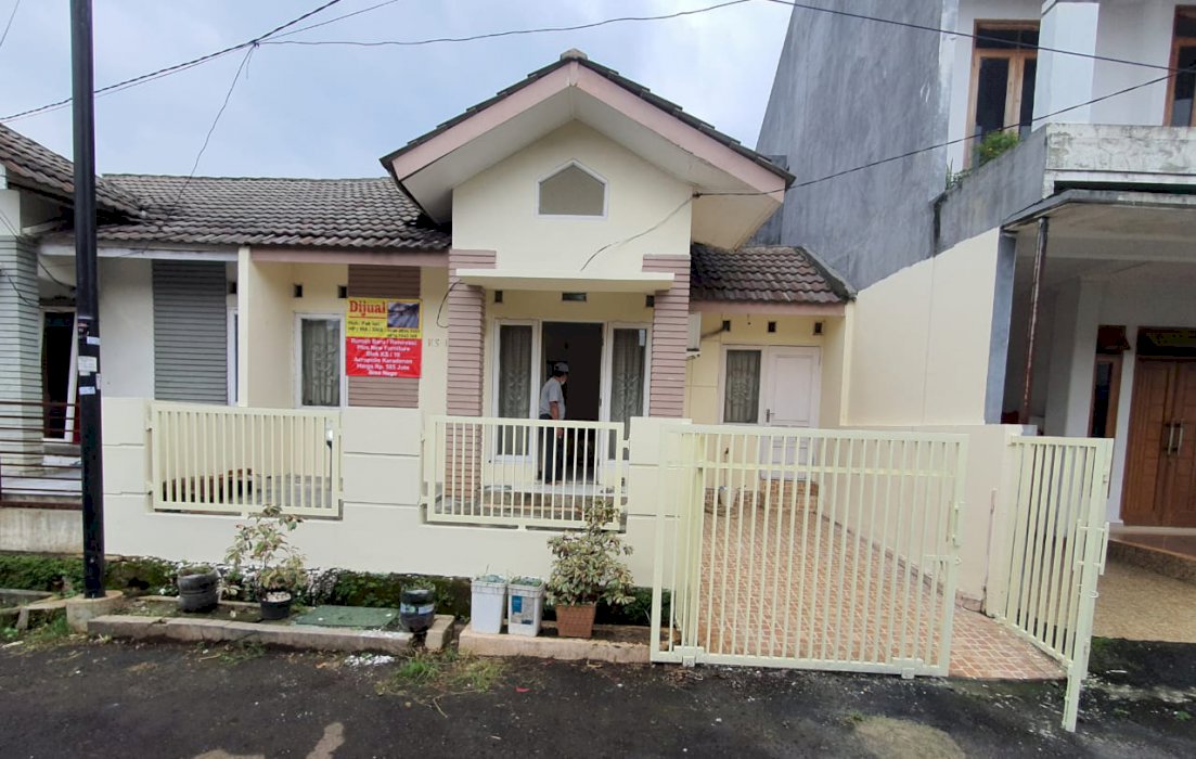 Dijual Rumah Sudah Renovasi Bertingkat Di Perumahan Acropolis Karadenan Bogor