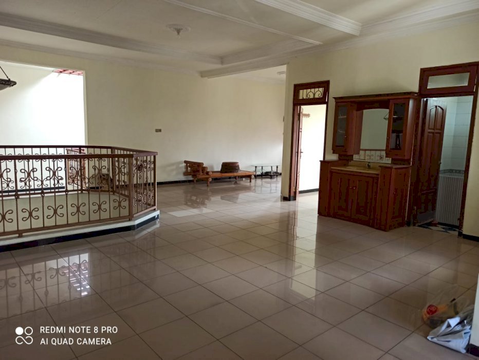 sudah laku387_Disewakan Rumah 2 Lantai LT 340m LB 680m Jalan Sulawesi