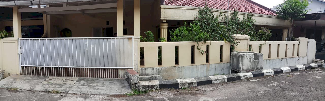  Rumah second luas 2 lantai di   Ambarapura Kodau Pondok Gede Bekasi