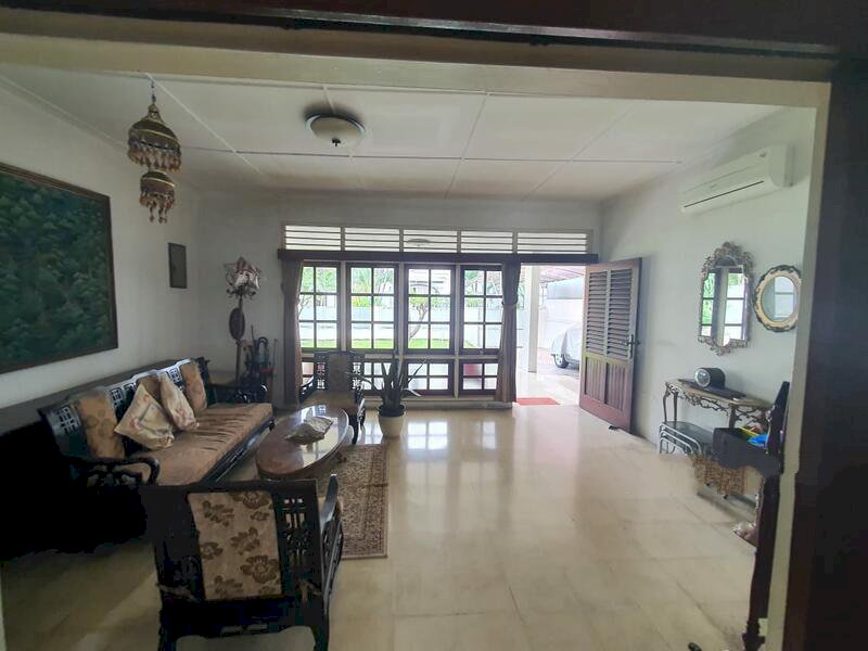 Dijual rumah tua di Jl. Darmawangsa XII Kel. Pulo, Kec. Kebayoran Baru