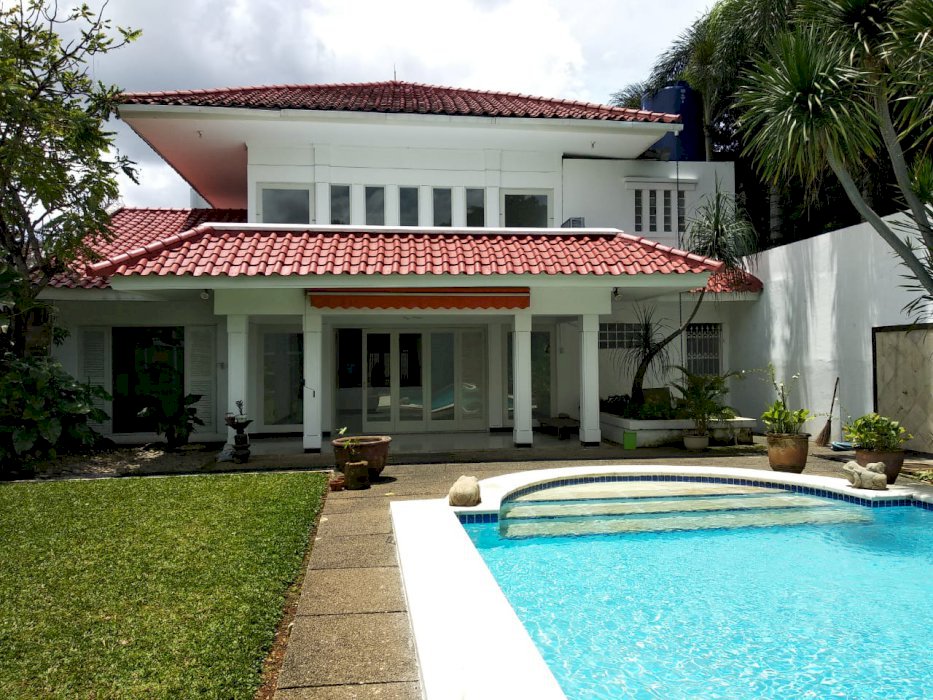 Rumah asri di Kemang Jaksel, ada swimmingpool