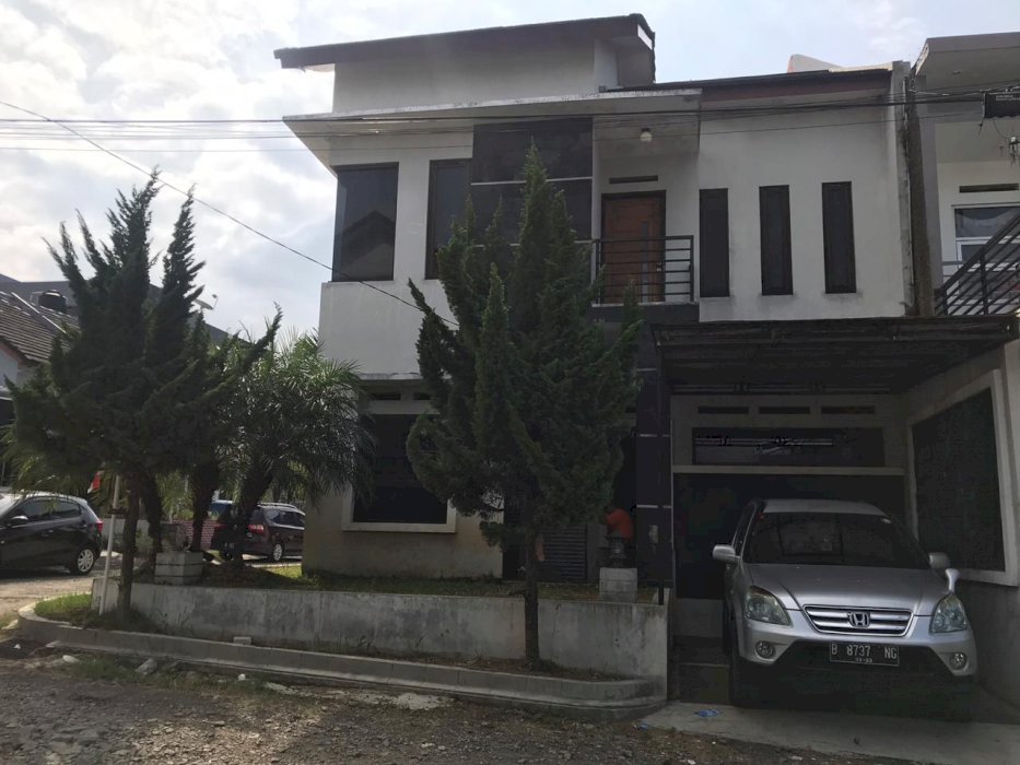 Dijual rumah 2 lantai di nirwana regency