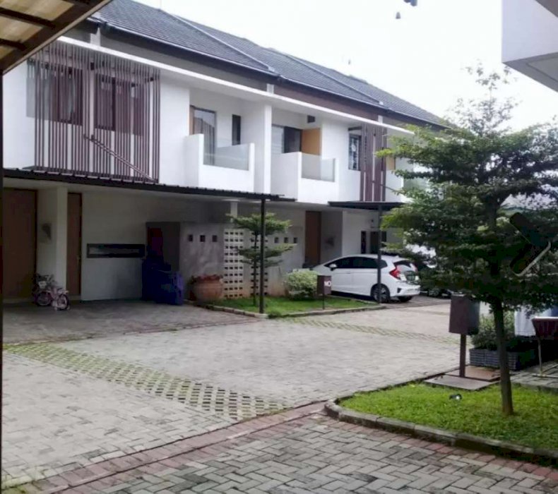 Rumah secondary bagus terawat strategis di area bintaro